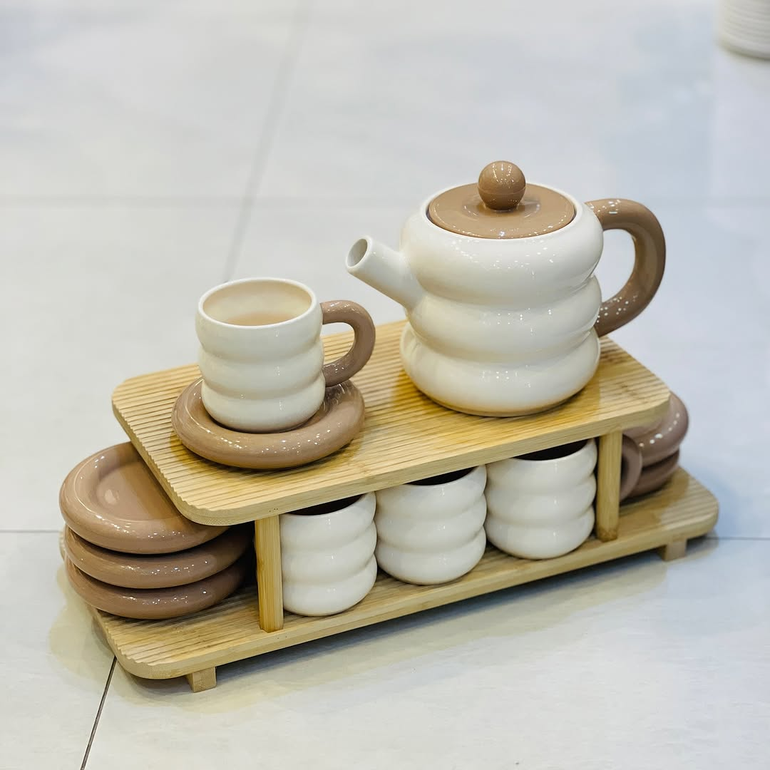 Dounts Porcelain Tea Set on a Wooden Stand 16-Piece