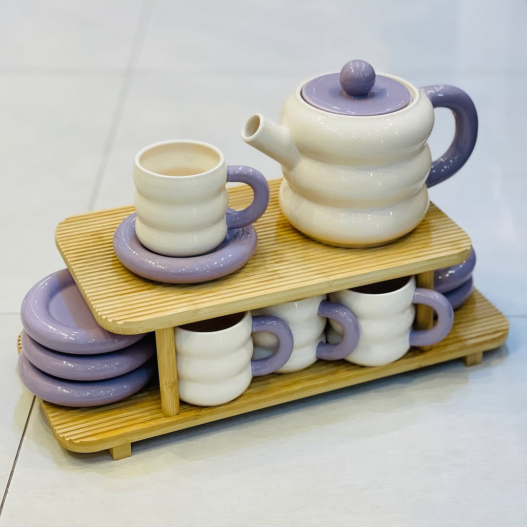 Dounts Porcelain Tea Set on a Wooden Stand 16-Piece