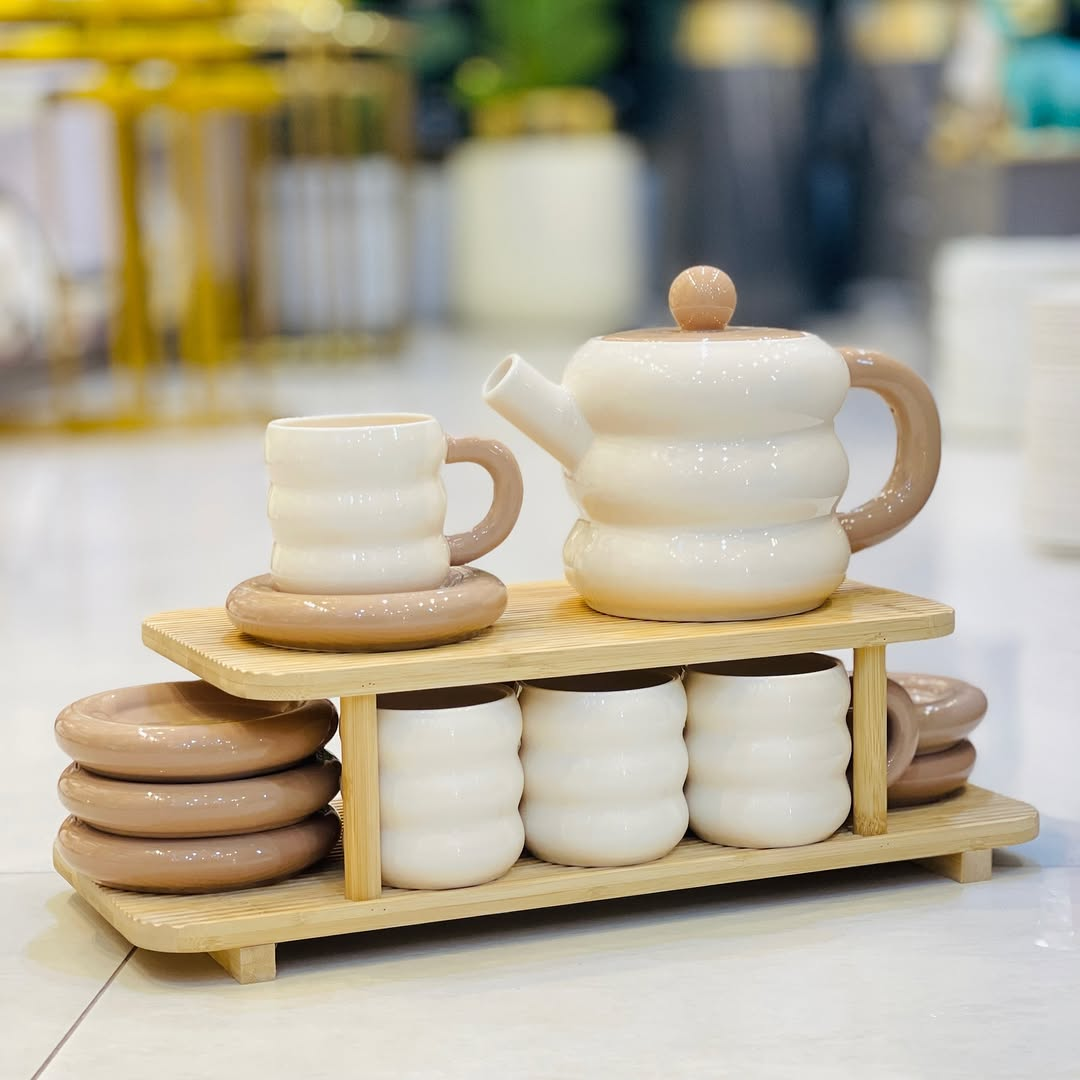 Dounts Porcelain Tea Set on a Wooden Stand 16-Piece