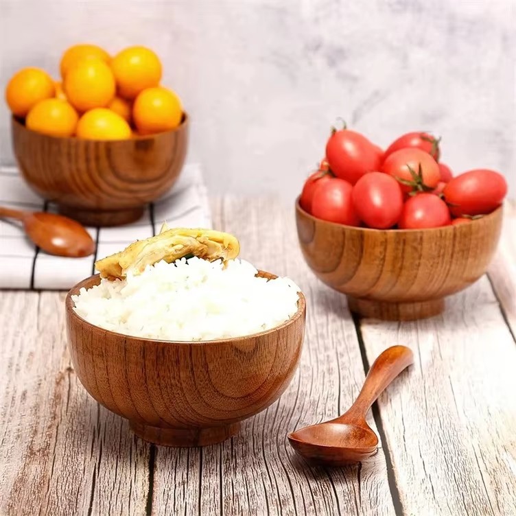 natural-wood-serving-bowl-with-spoons