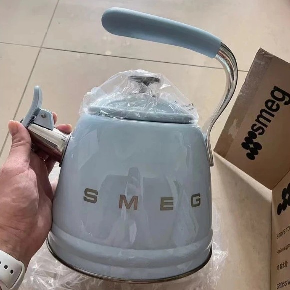 SMEG 50s Retro Style Stovetop Whistling Kettle