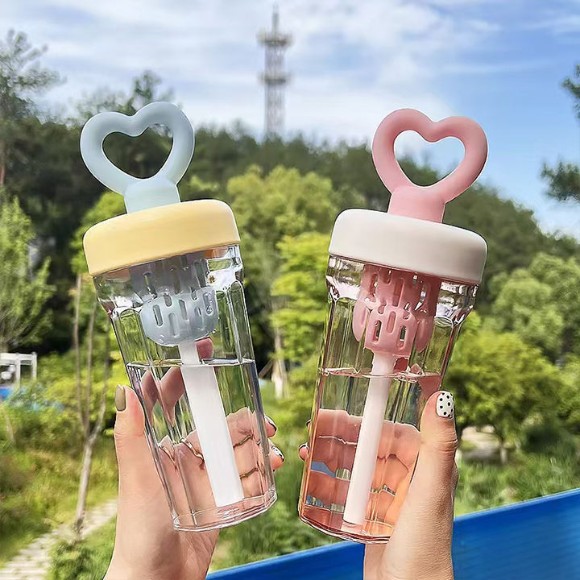 600ml Summer Plastic Water Bottle with Straw for Hiking Sports