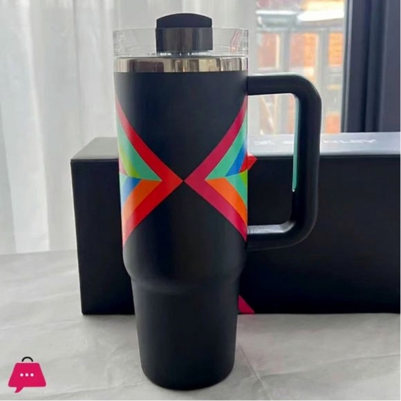 The Quencher H2.O Tumbler Black Hyper Geometry