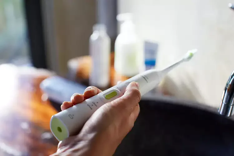 Removes up to 100% more stains in only 1 week*
